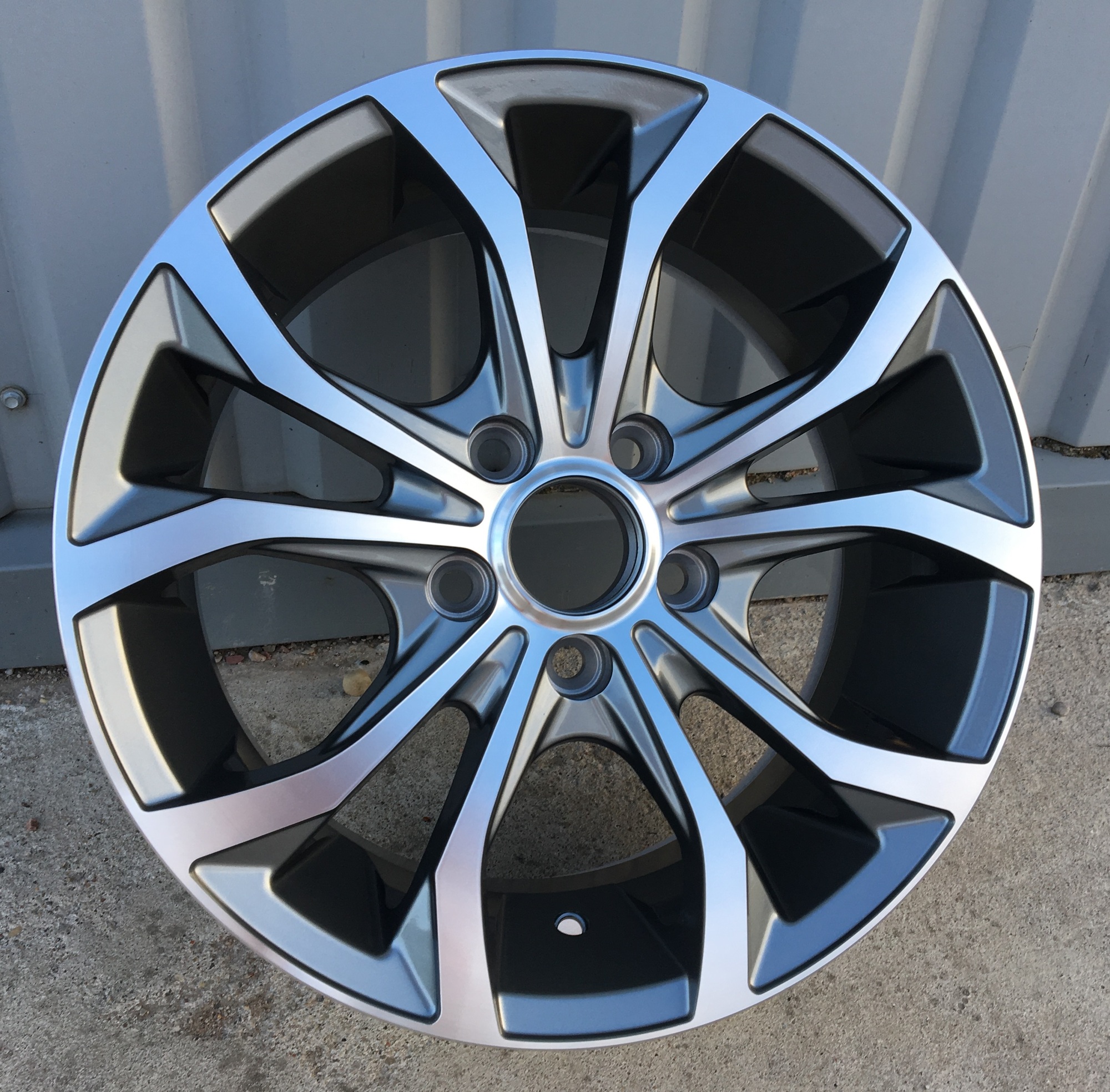 R15x6.5 5X105 ET 40 56.6 LU250 (250156556M) Grey Polished (MG) For RACIN