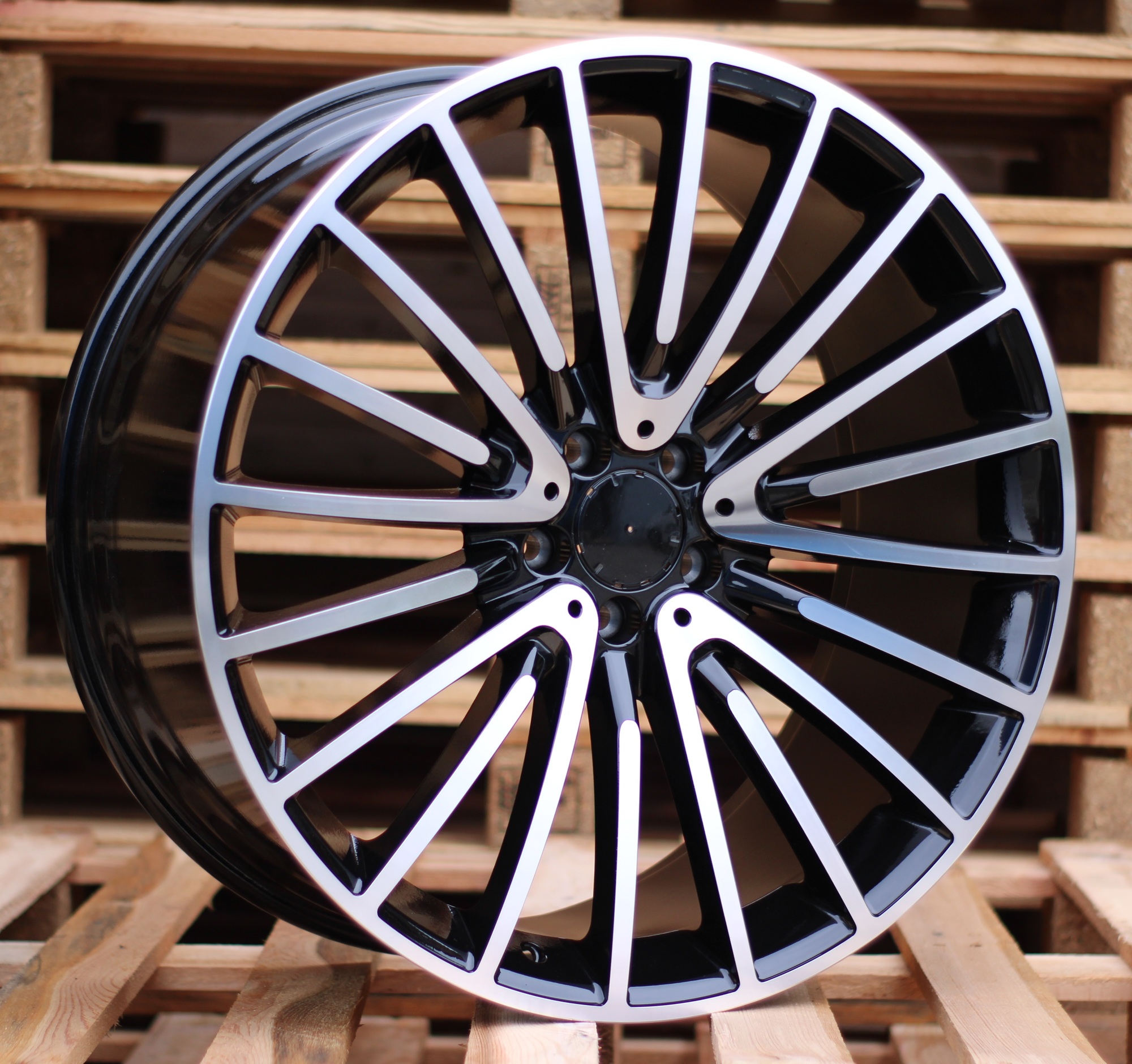 R18x8 5X112 ET 42 66.6 MR532 (FL-0235) Black Polished (MB) For MER (P1) (HYBRID FORGED)