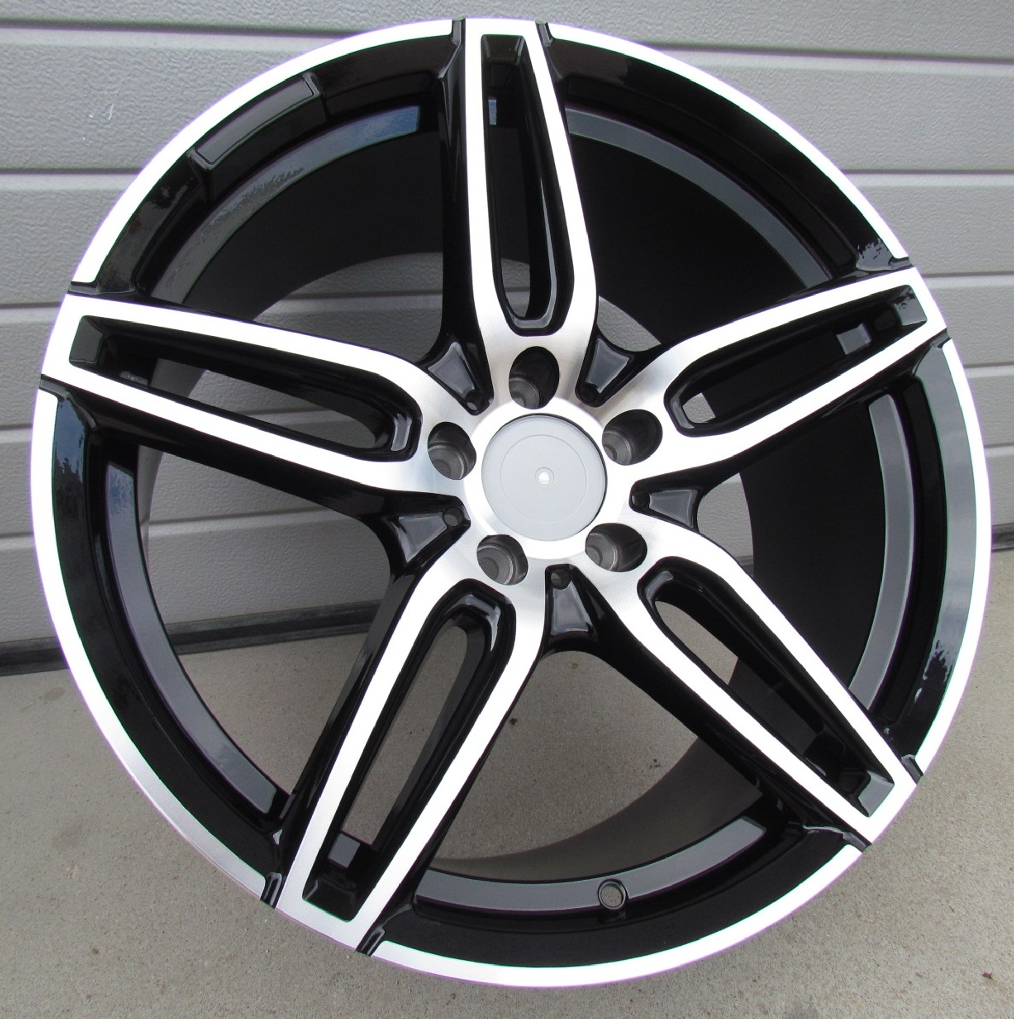 R18x8 5X112 ET 43 66.6 XE225 (BK5434) Black Polished (MB) For MER (K2+P)