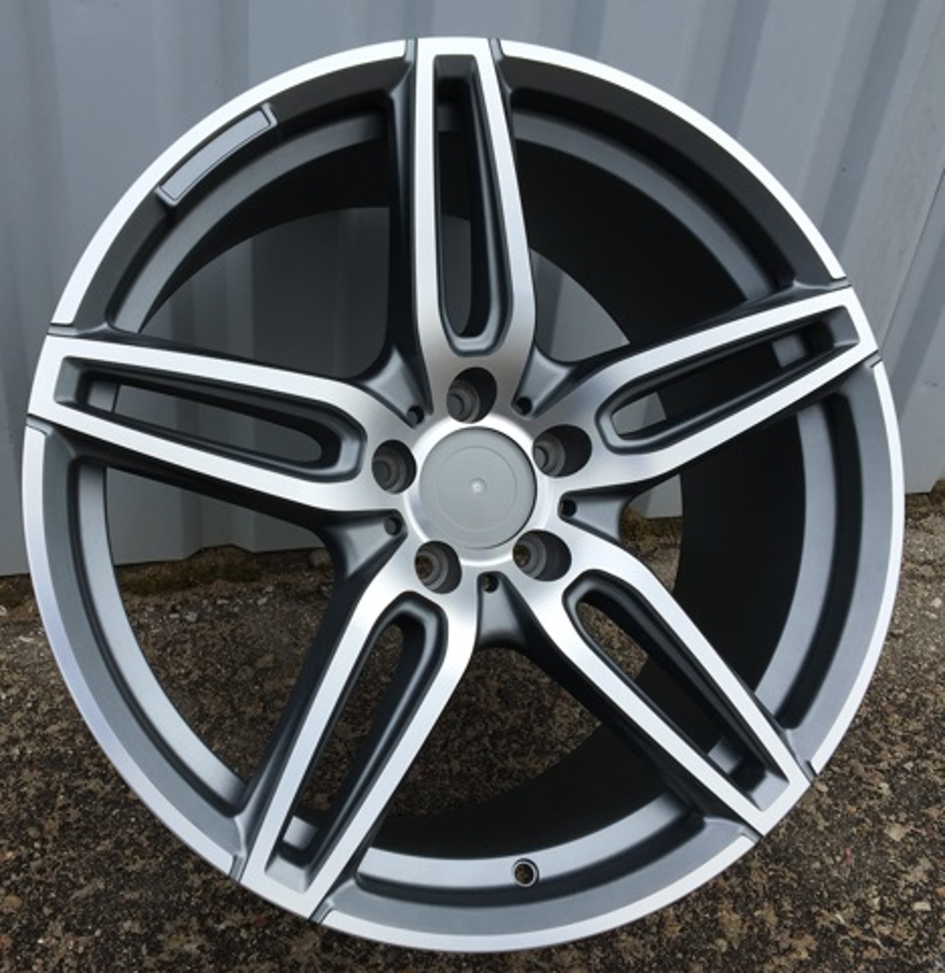 R19x9.5 5X112 ET 43 66.6 XE225 Grey Polished (MG) For MER