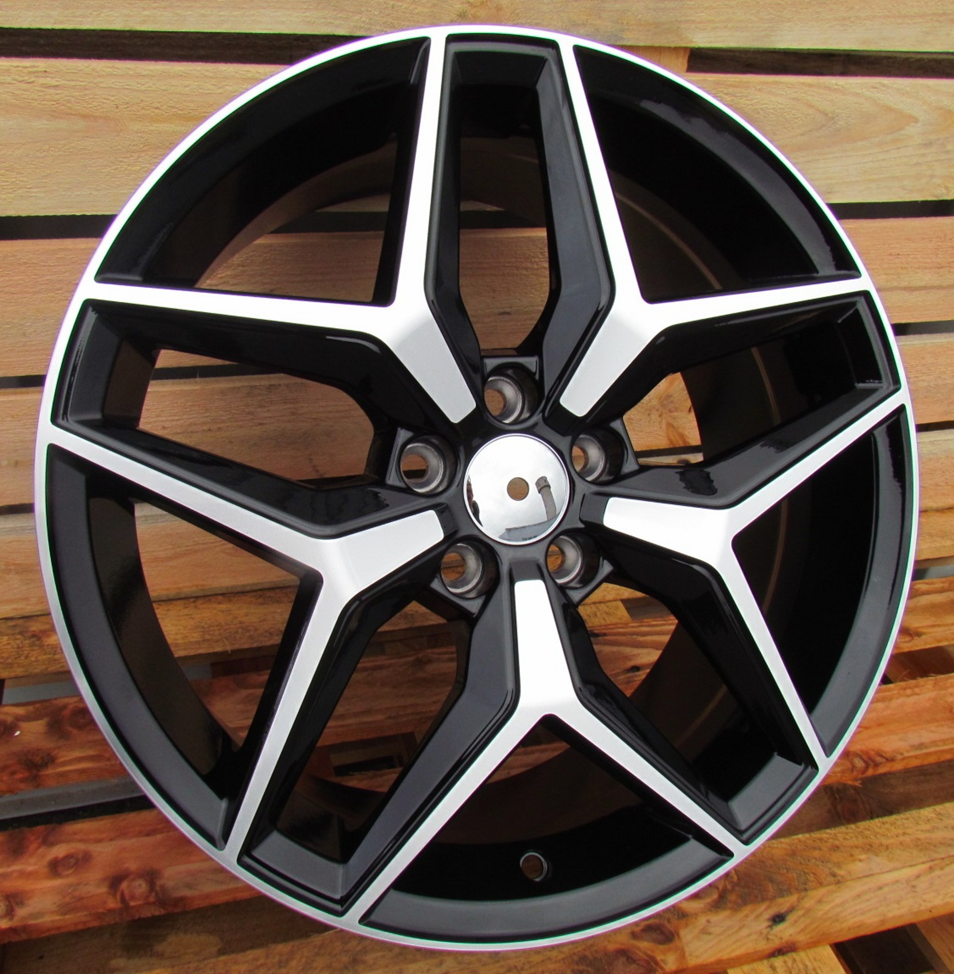R17x7.5 5X100 ET 45 57.1 B5440 Black Polished+Powder Coating (MBPC) For SEAT (P)