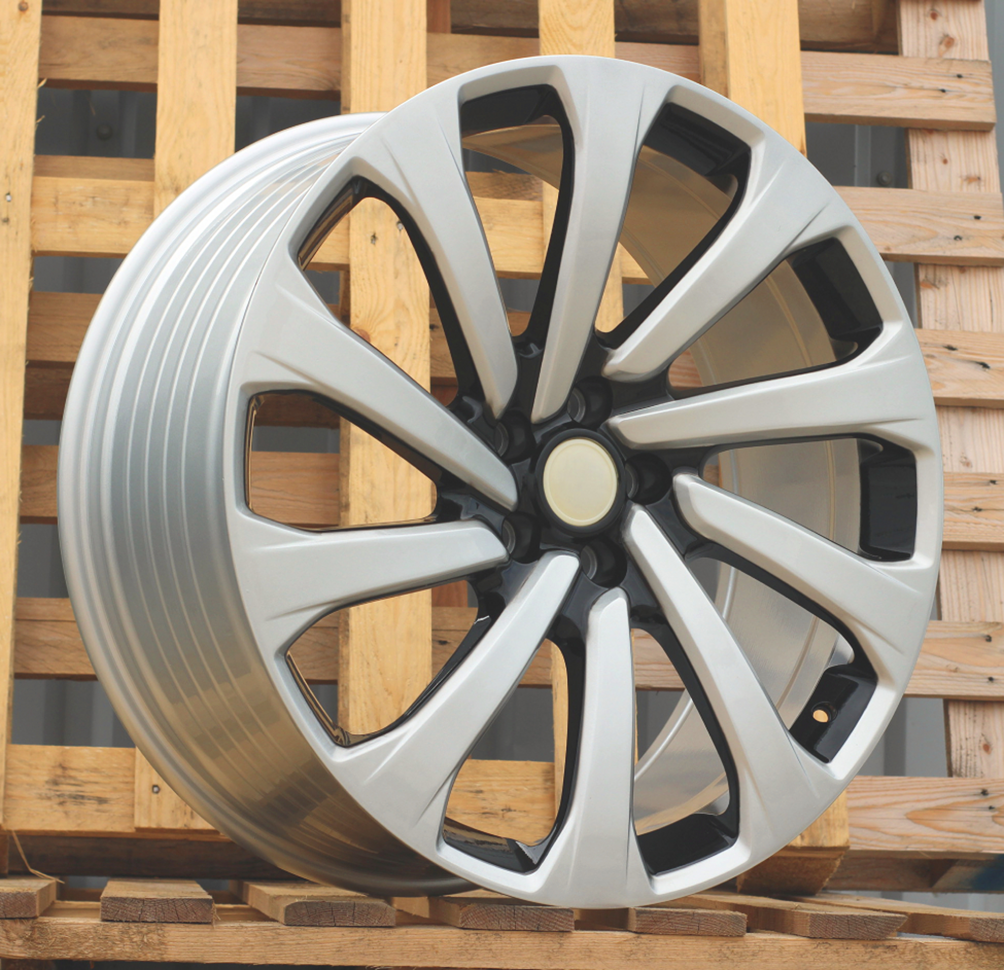 R22x9.5 5X120 ET 42.5 72.6 FBX191 Silver+Black (SIBL) For LAND (Z6) (HYBRID FORGED)